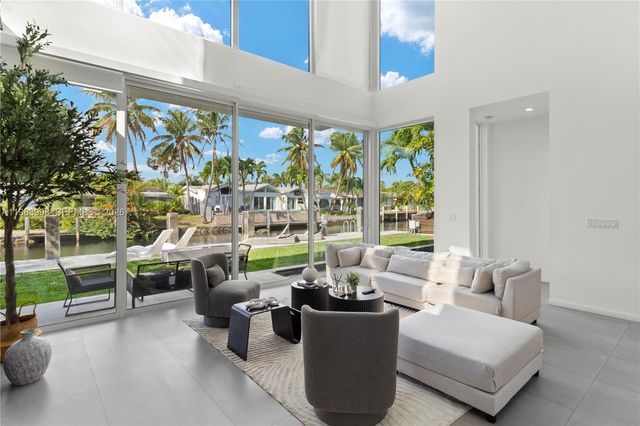 2217 NE 17th Ter, Wilton Manors, FL 33305