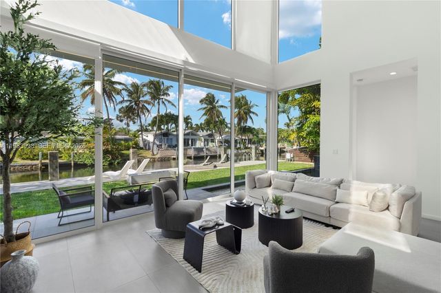 2217 NE 17th Ter, Wilton Manors, FL 33305