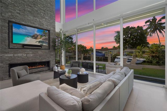 2217 NE 17th Ter, Wilton Manors, FL 33305