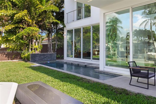 2217 NE 17th Ter, Wilton Manors, FL 33305