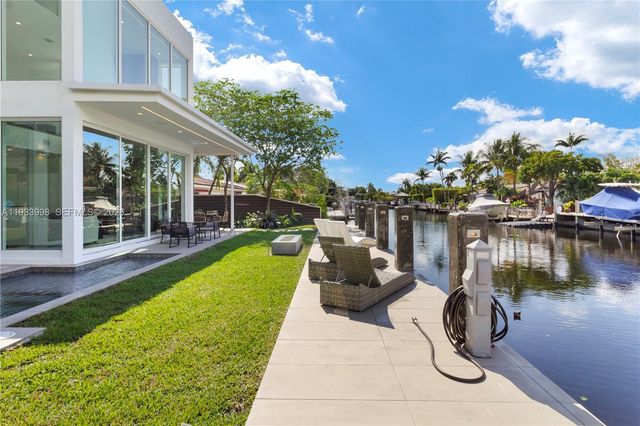 2217 NE 17th Ter, Wilton Manors, FL 33305