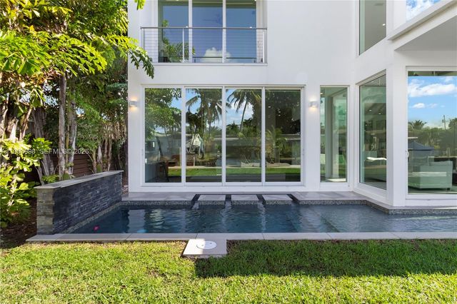 2217 NE 17th Ter, Wilton Manors, FL 33305