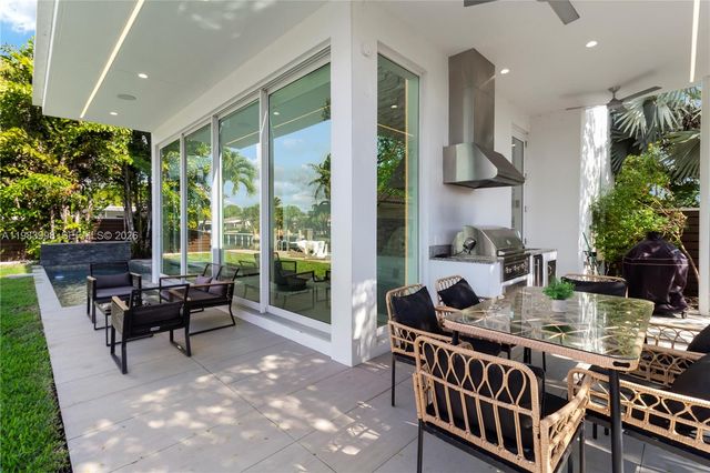 2217 NE 17th Ter, Wilton Manors, FL 33305