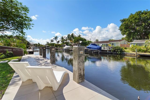 2217 NE 17th Ter, Wilton Manors, FL 33305