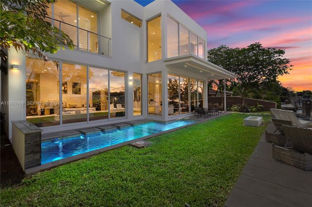 2217 NE 17th Ter, Wilton Manors, FL 33305