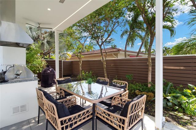 2217 NE 17th Ter, Wilton Manors, FL 33305