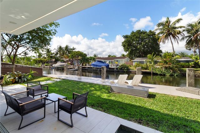 2217 NE 17th Ter, Wilton Manors, FL 33305