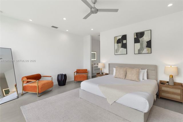 2217 NE 17th Ter, Wilton Manors, FL 33305