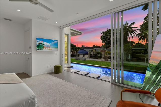 2217 NE 17th Ter, Wilton Manors, FL 33305