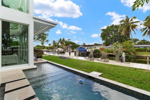 2217 NE 17th Ter, Wilton Manors, FL 33305