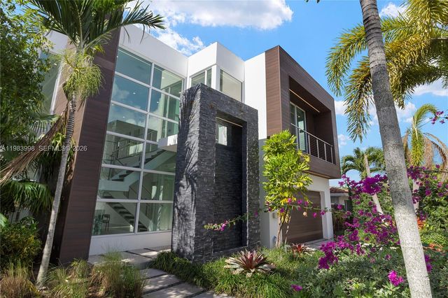 2217 NE 17th Ter, Wilton Manors, FL 33305