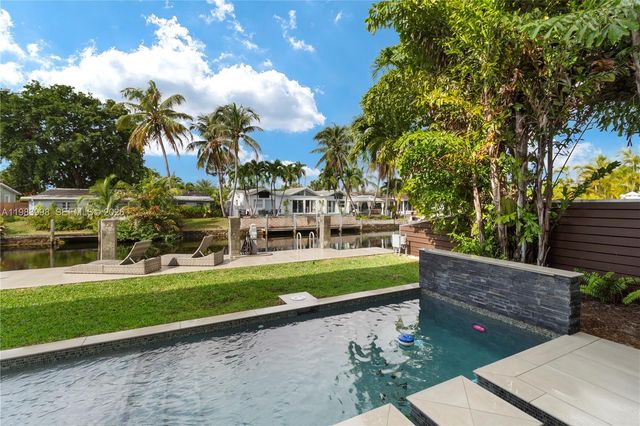 2217 NE 17th Ter, Wilton Manors, FL 33305