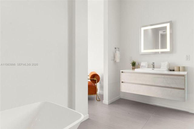 2217 NE 17th Ter, Wilton Manors, FL 33305