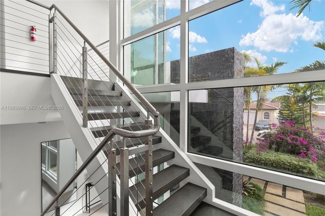 2217 NE 17th Ter, Wilton Manors, FL 33305