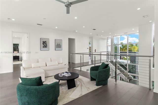 2217 NE 17th Ter, Wilton Manors, FL 33305