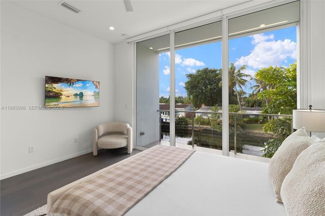 2217 NE 17th Ter, Wilton Manors, FL 33305