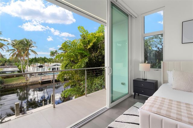 2217 NE 17th Ter, Wilton Manors, FL 33305