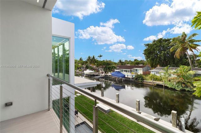 2217 NE 17th Ter, Wilton Manors, FL 33305