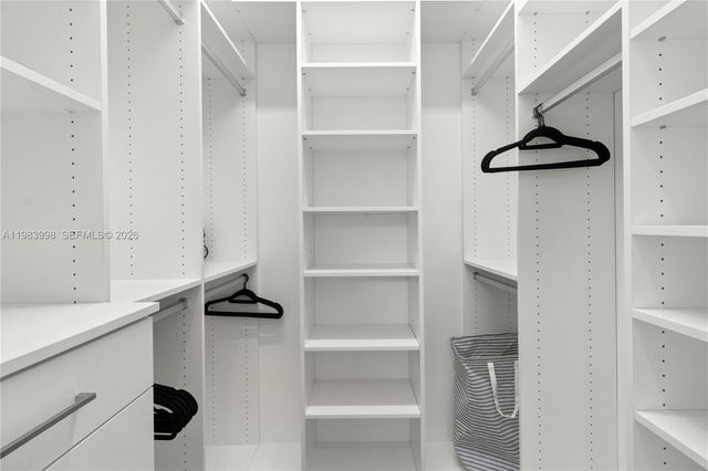 2217 NE 17th Ter, Wilton Manors, FL 33305