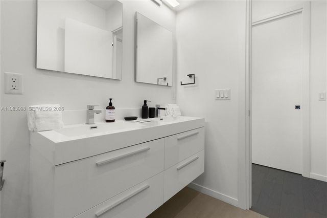 2217 NE 17th Ter, Wilton Manors, FL 33305