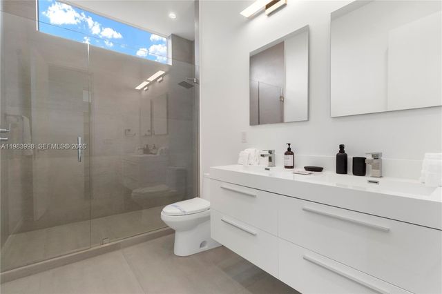 2217 NE 17th Ter, Wilton Manors, FL 33305