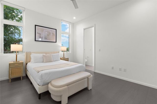 2217 NE 17th Ter, Wilton Manors, FL 33305