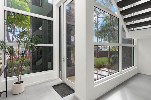 2217 NE 17th Ter, Wilton Manors, FL 33305