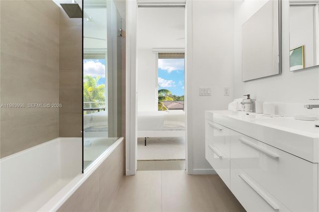 2217 NE 17th Ter, Wilton Manors, FL 33305