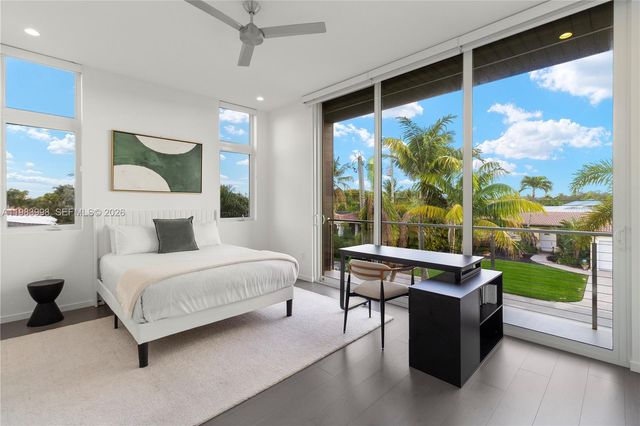 2217 NE 17th Ter, Wilton Manors, FL 33305