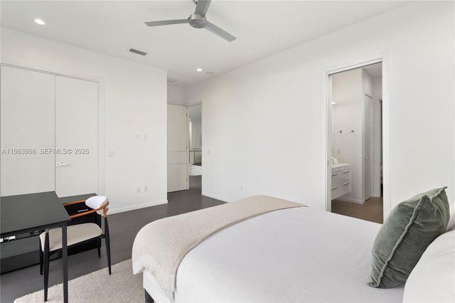 2217 NE 17th Ter, Wilton Manors, FL 33305