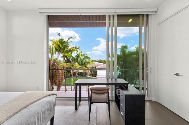 2217 NE 17th Ter, Wilton Manors, FL 33305