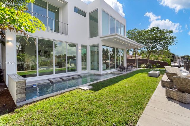 2217 NE 17th Ter, Wilton Manors, FL 33305