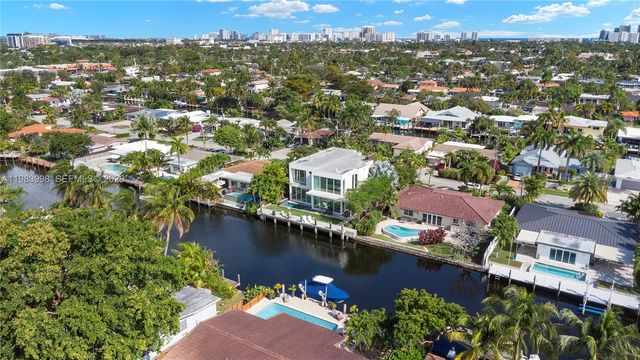 2217 NE 17th Ter, Wilton Manors, FL 33305