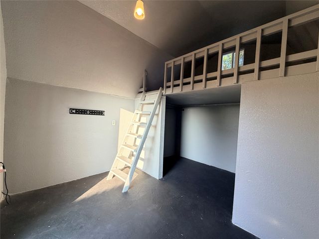 7205 Windcrest Court E, North Richland Hills, TX 76182