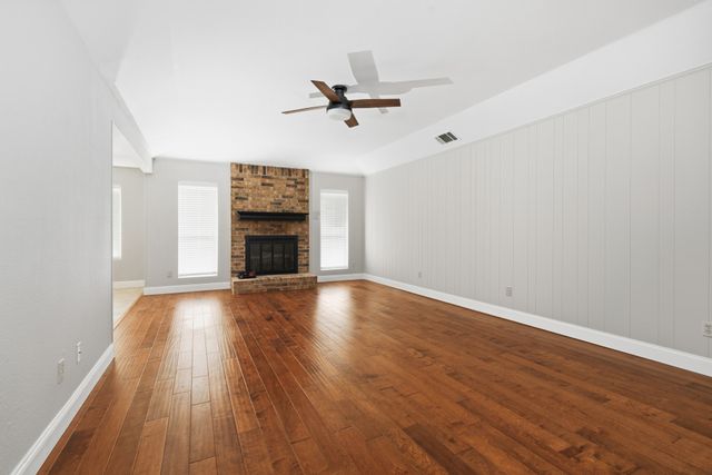 7205 Windcrest Court E, North Richland Hills, TX 76182