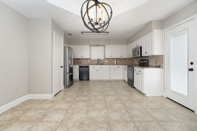 7205 Windcrest Court E, North Richland Hills, TX 76182