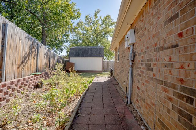 7205 Windcrest Court E, North Richland Hills, TX 76182