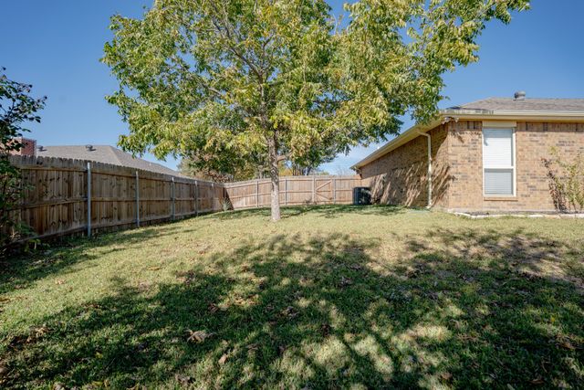 7205 Windcrest Court E, North Richland Hills, TX 76182