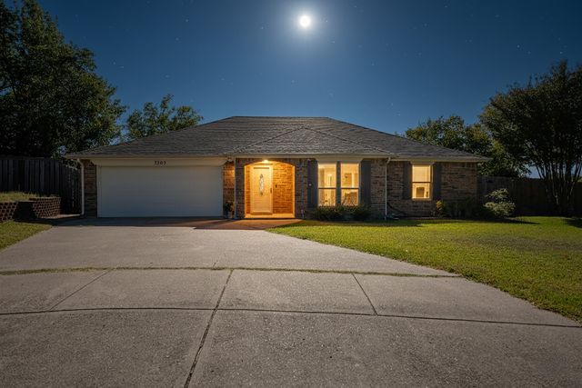 7205 Windcrest Court E, North Richland Hills, TX 76182