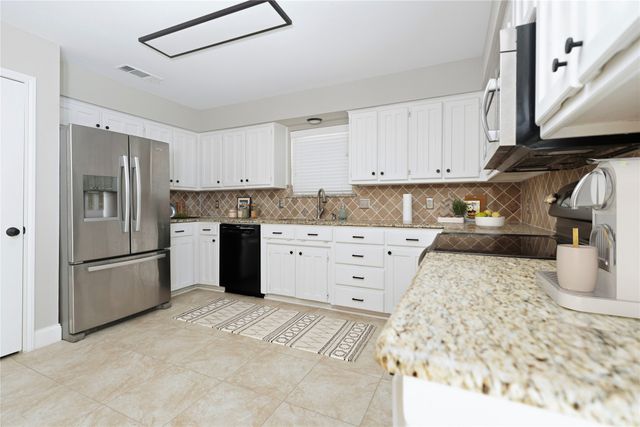 7205 Windcrest Court E, North Richland Hills, TX 76182