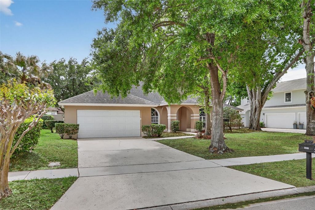 Image 1 of property listing at 8852 GREAT COVE DRIVE, Orlando, FL 32819