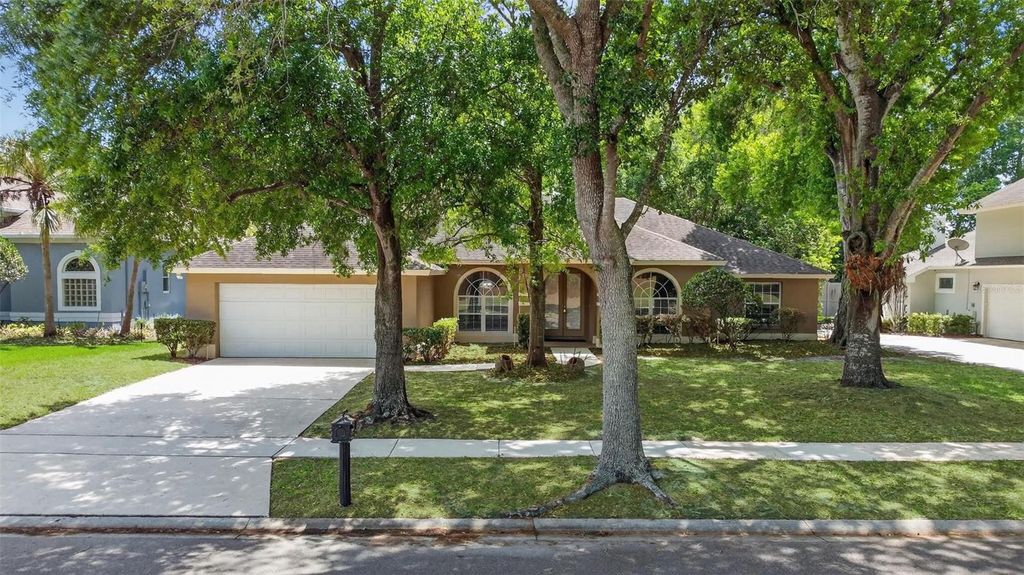 Image 2 of property listing at 8852 GREAT COVE DRIVE, Orlando, FL 32819