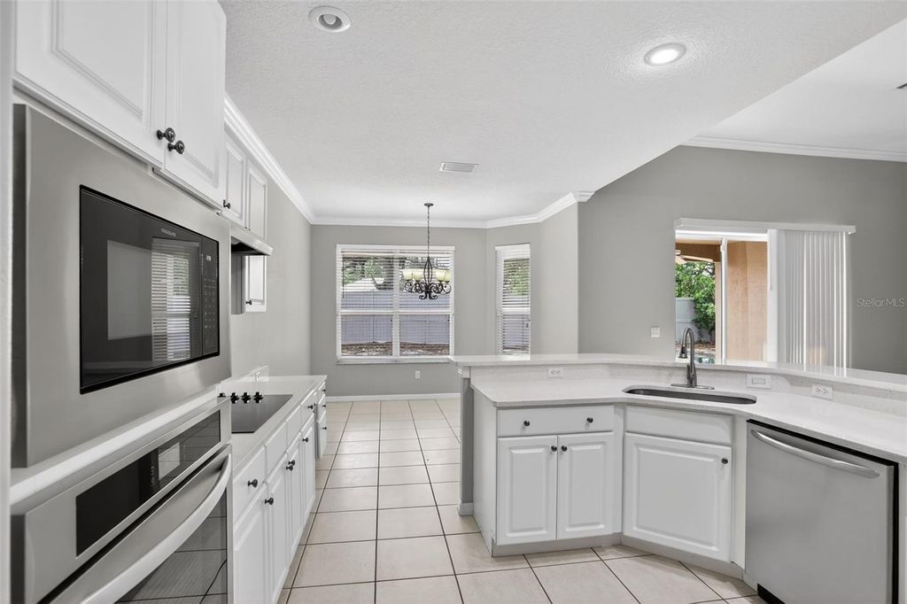 Image 12 of property listing at 8852 GREAT COVE DRIVE, Orlando, FL 32819