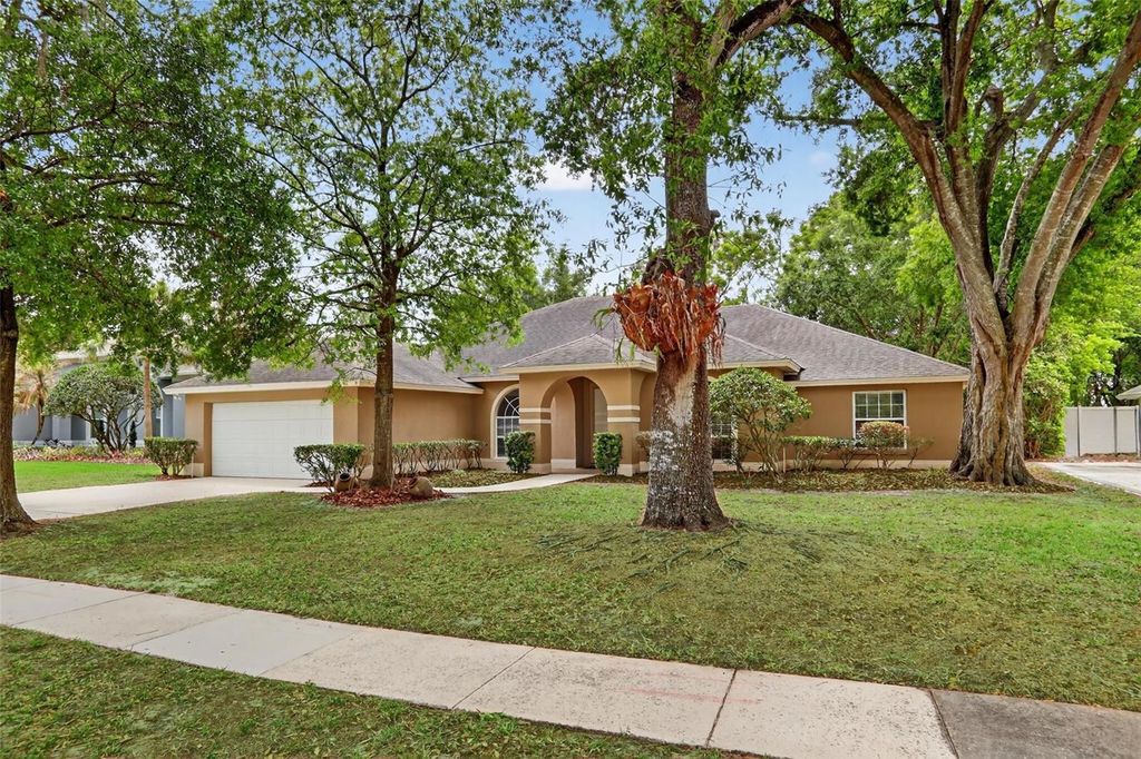 Image 3 of property listing at 8852 GREAT COVE DRIVE, Orlando, FL 32819