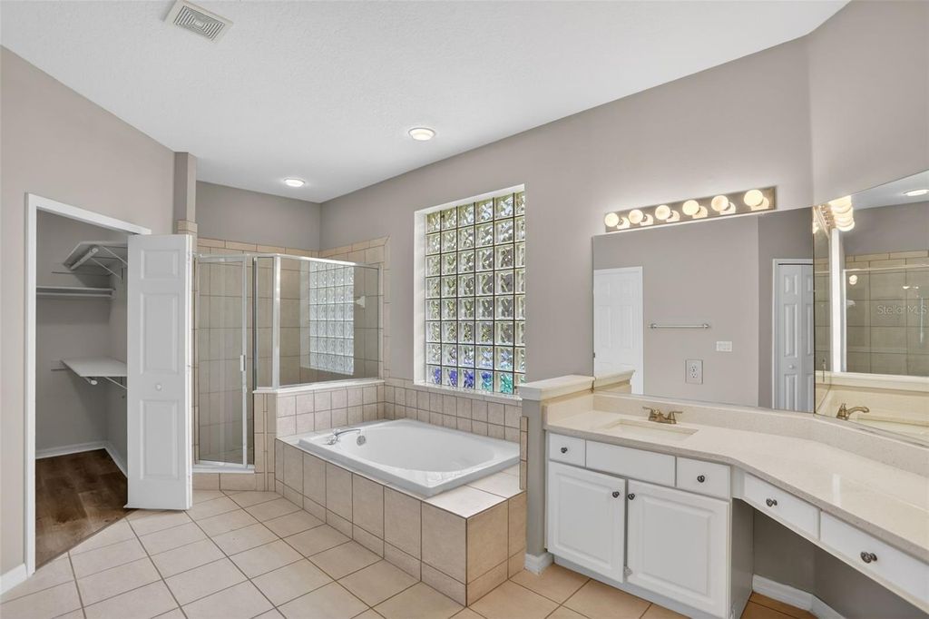 Image 28 of property listing at 8852 GREAT COVE DRIVE, Orlando, FL 32819