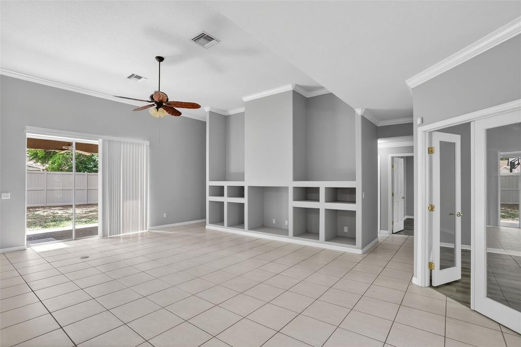 Image 6 of property listing at 8852 GREAT COVE DRIVE, Orlando, FL 32819