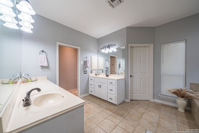 519 Long Mdw, Spring Branch, TX 78070