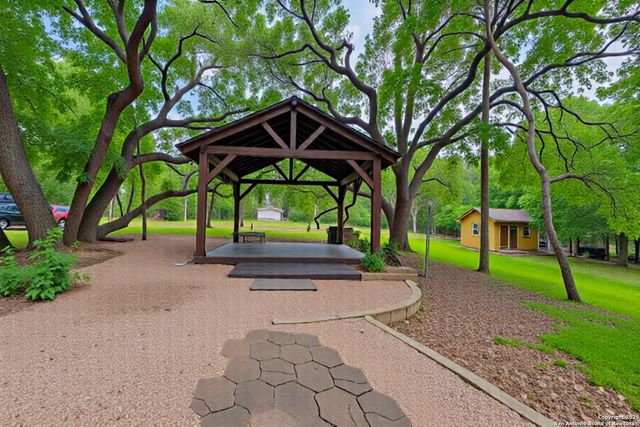 519 Long Mdw, Spring Branch, TX 78070