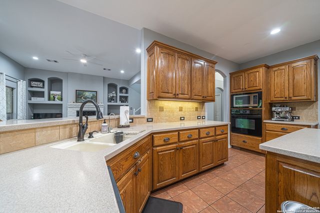 519 Long Mdw, Spring Branch, TX 78070