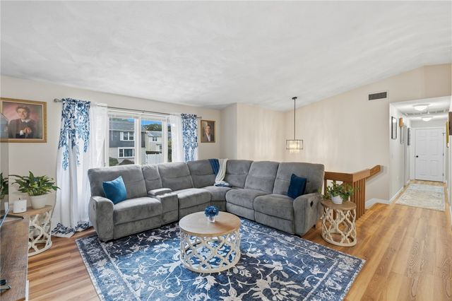 9 Daisy Court, Cranston, RI 02920